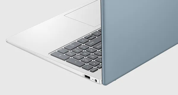 Laptop HP 15-FC0250LA Ryzen 5 7520U 8GB RAM 512GB SSD 15.6" FHD + Mochila y Mouse